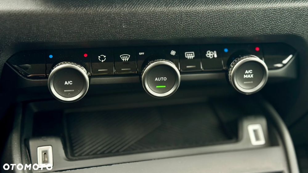Citroën C4 BlueHDi 110 Stop&Start SHINE - 28