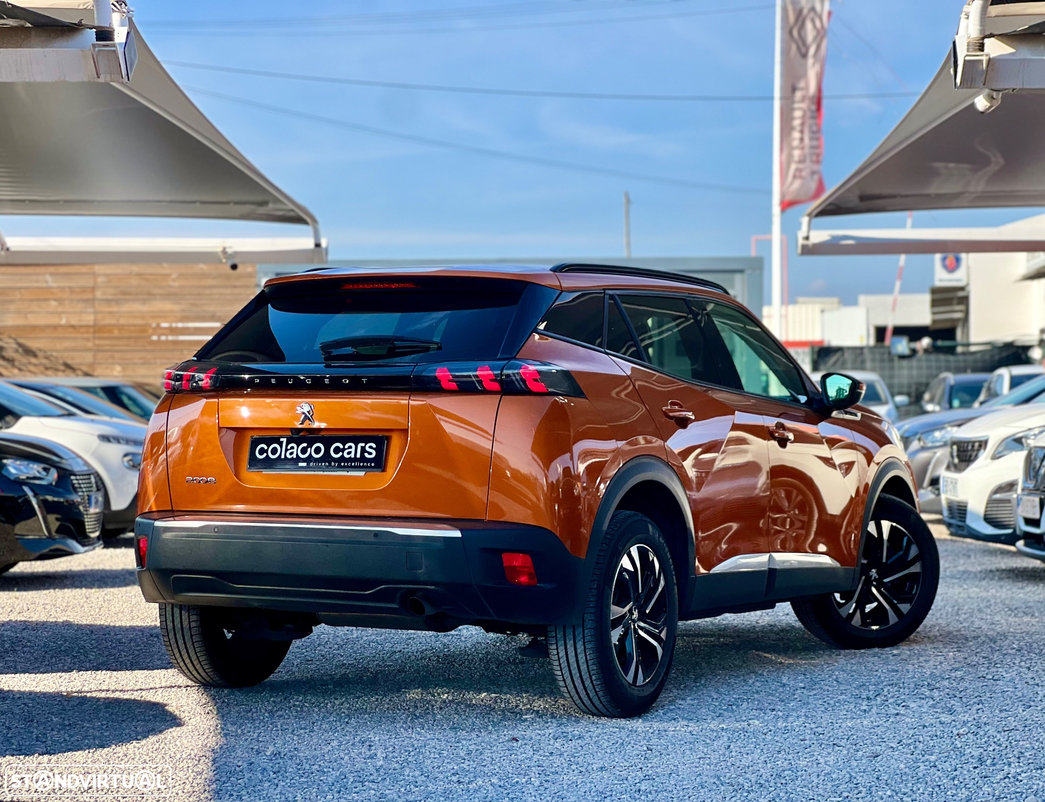 Peugeot 2008 1.2 PureTech Allure - 4