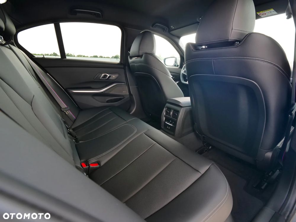 BMW Seria 3 330i xDrive M Sport sport - 37