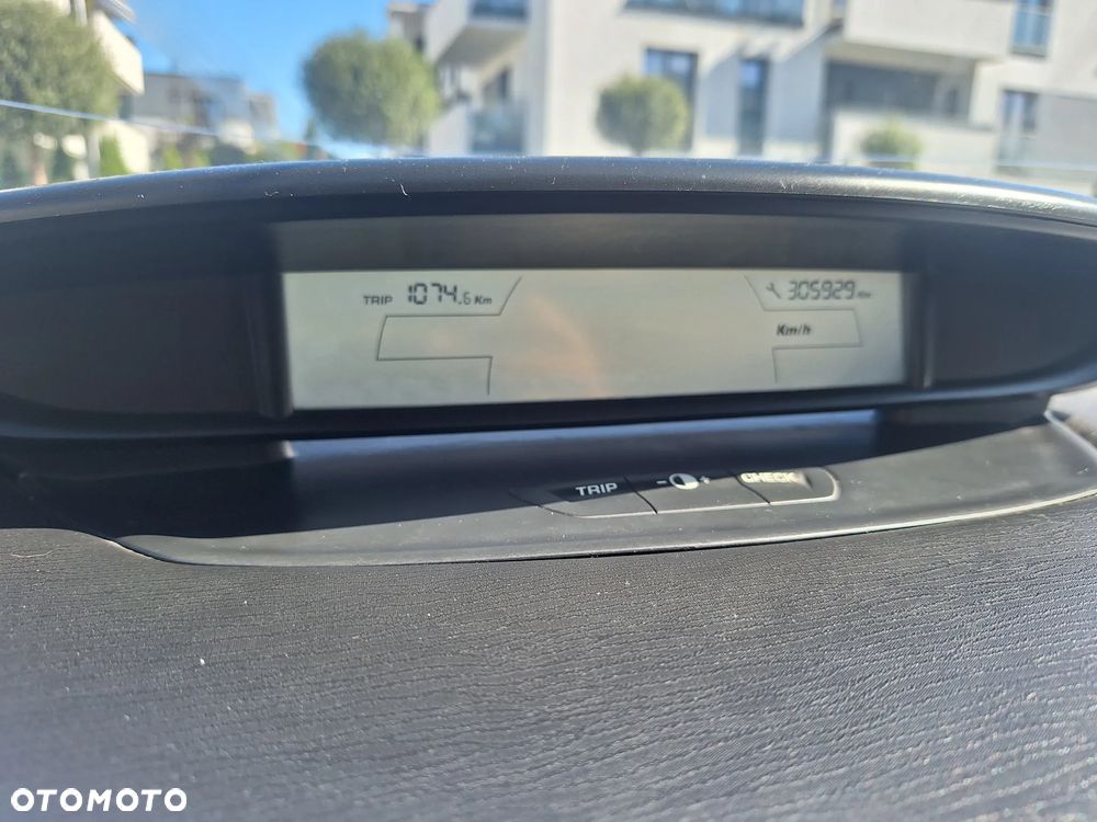 Citroën C4 1.6 HDi FAP Confort - 5