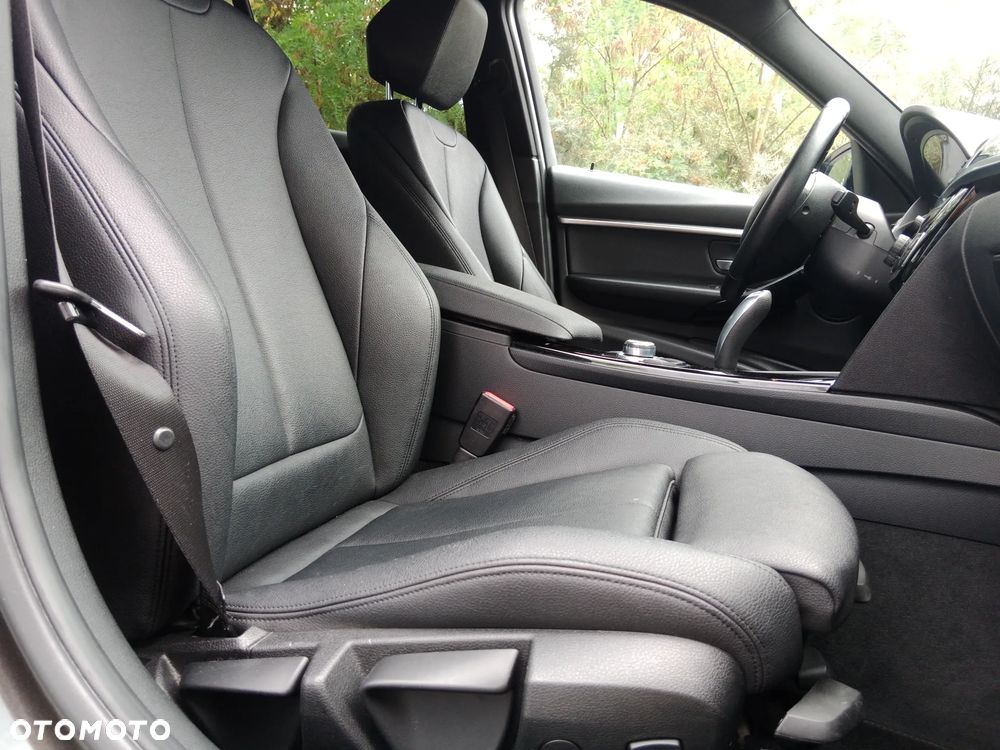 BMW Seria 3 318d Sport Line - 32