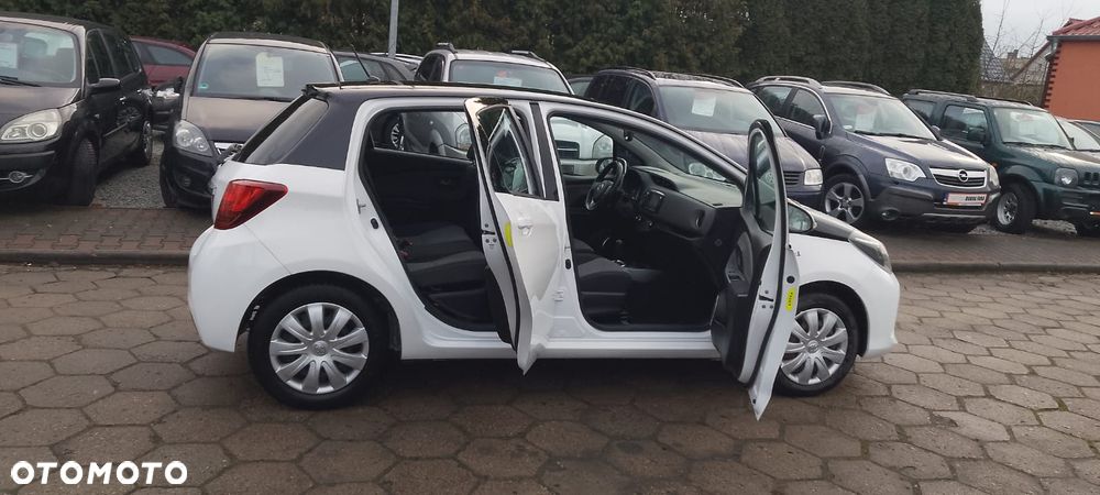 Toyota Yaris Hybrid 100 Terra - 6