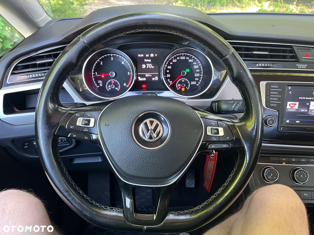 Volkswagen Touran - 19