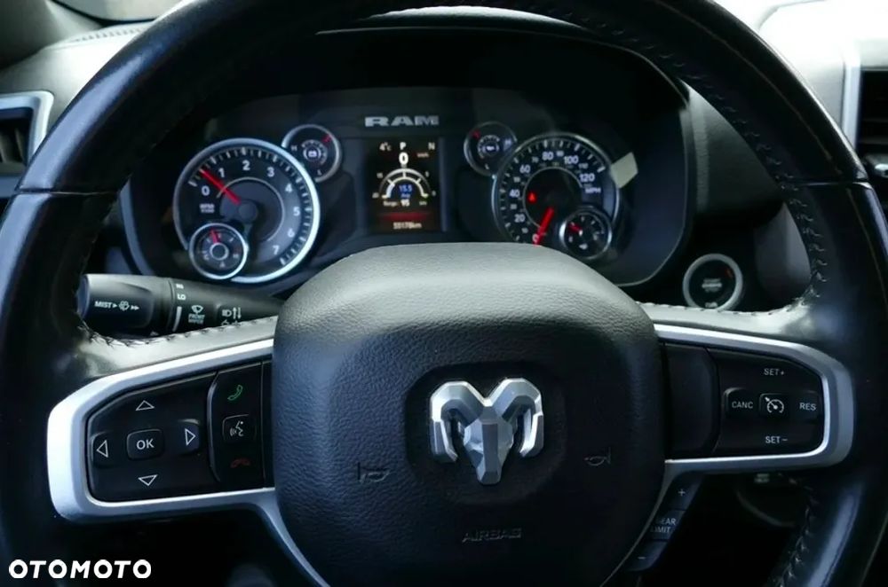 RAM 1500 5.7 Quad Cab Bighorn - 10