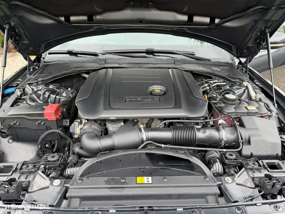 Jaguar XE 2.0 D Prestige - 15