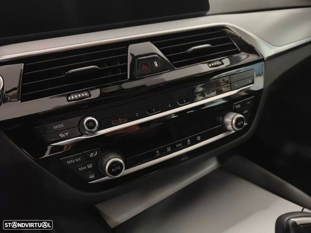 BMW 520 e Line Luxury - 48