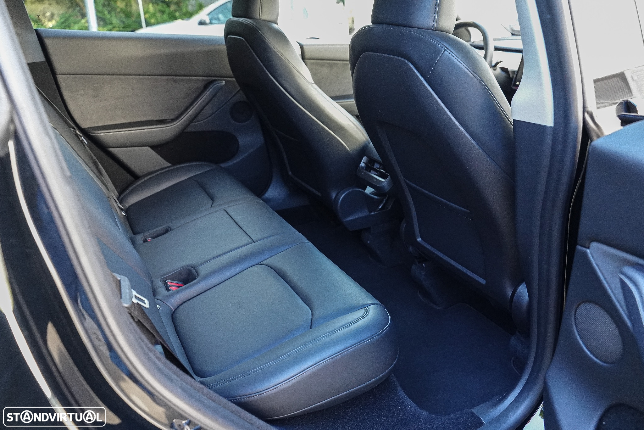Tesla Model Y Performance Dual Motor AWD - 16