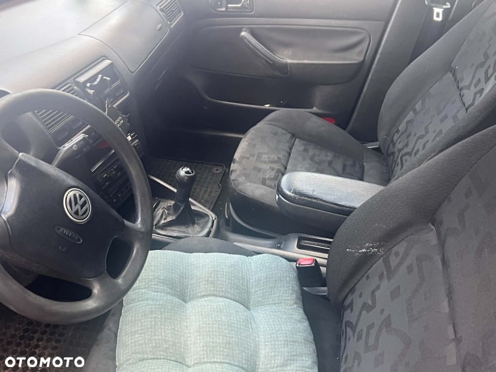 Volkswagen Golf - 5