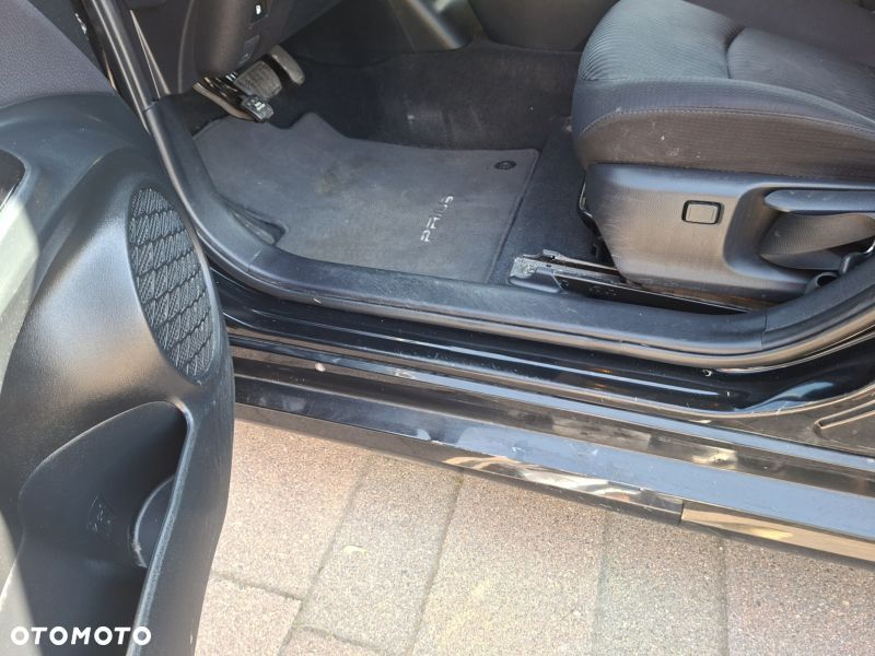 Toyota Prius (Hybrid) Executive - 9