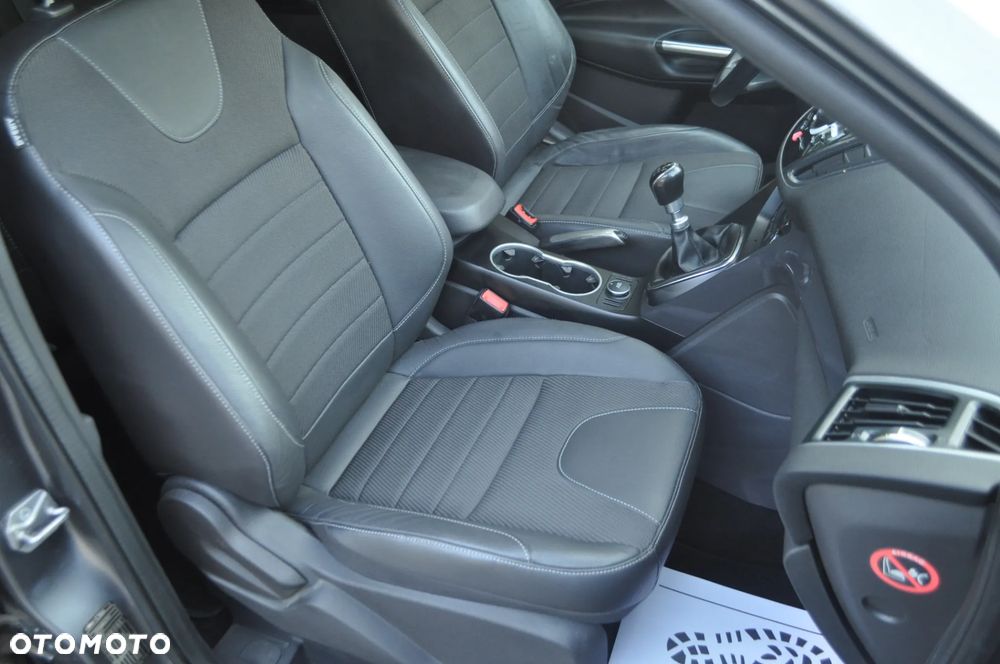 Ford Kuga 2.0 TDCi 2x4 Titanium - 24