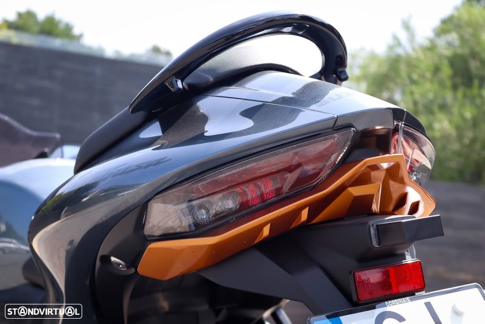Suzuki Hayabusa Gsx -R 1300 - 12