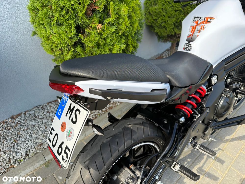 Kawasaki ER - 25