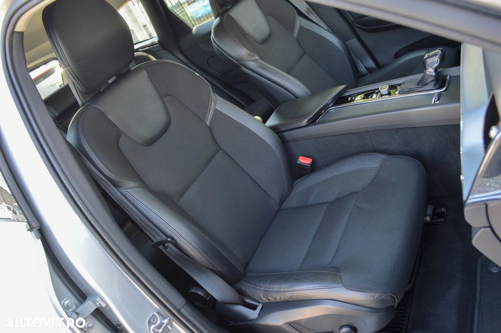 Volvo XC 60 D4 AWD Geartronic Momentum - 30