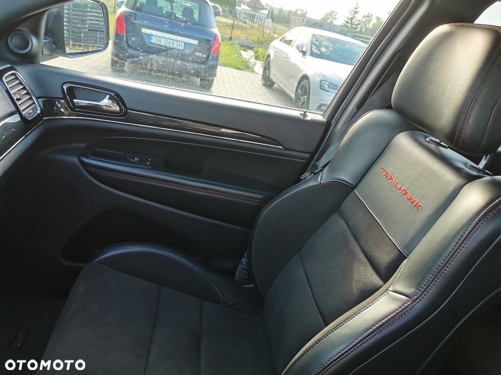 Jeep Grand Cherokee - 23