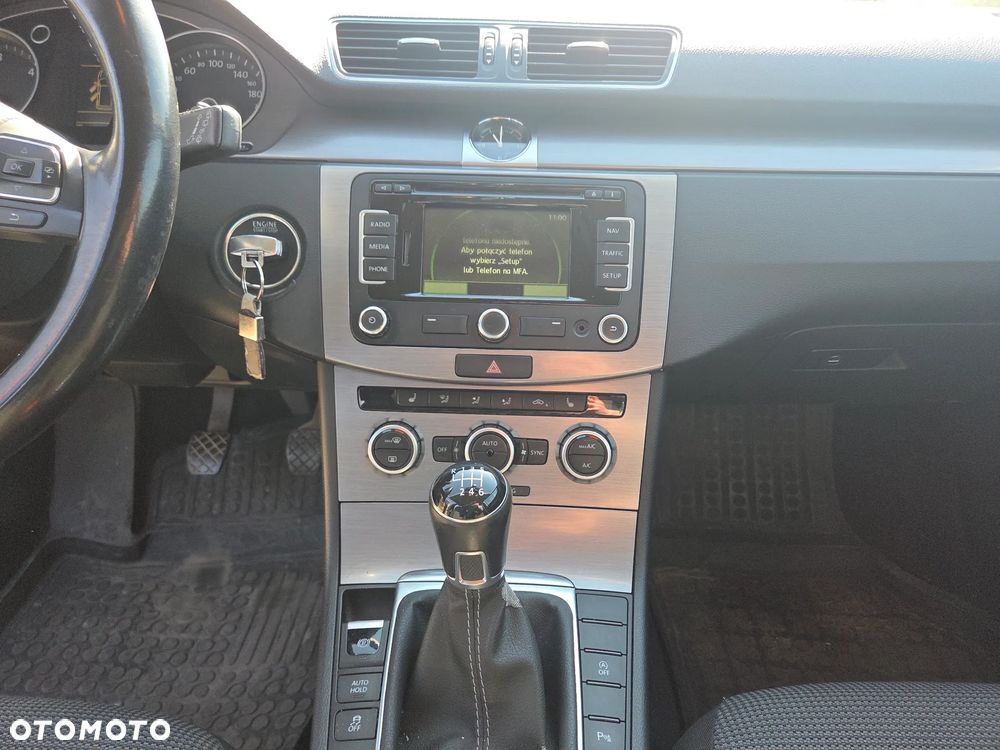 Volkswagen Passat 1.6 TDI DPF BlueMotion Technology Highline - 13