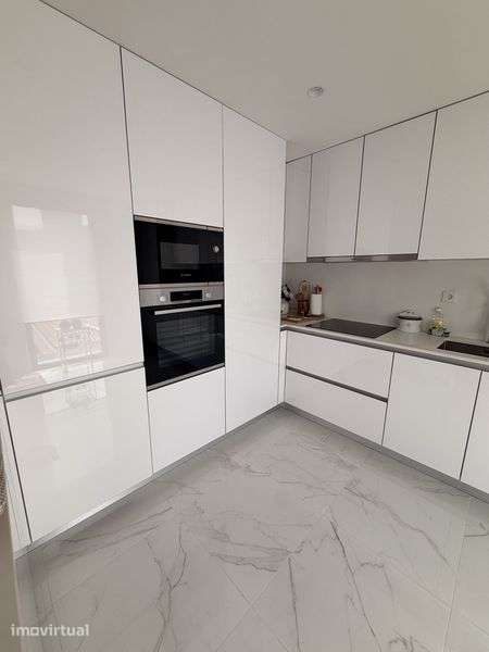Apartamento T2+1 com 1 box e 1 lugar de garagem - Grande imagem: 2/8