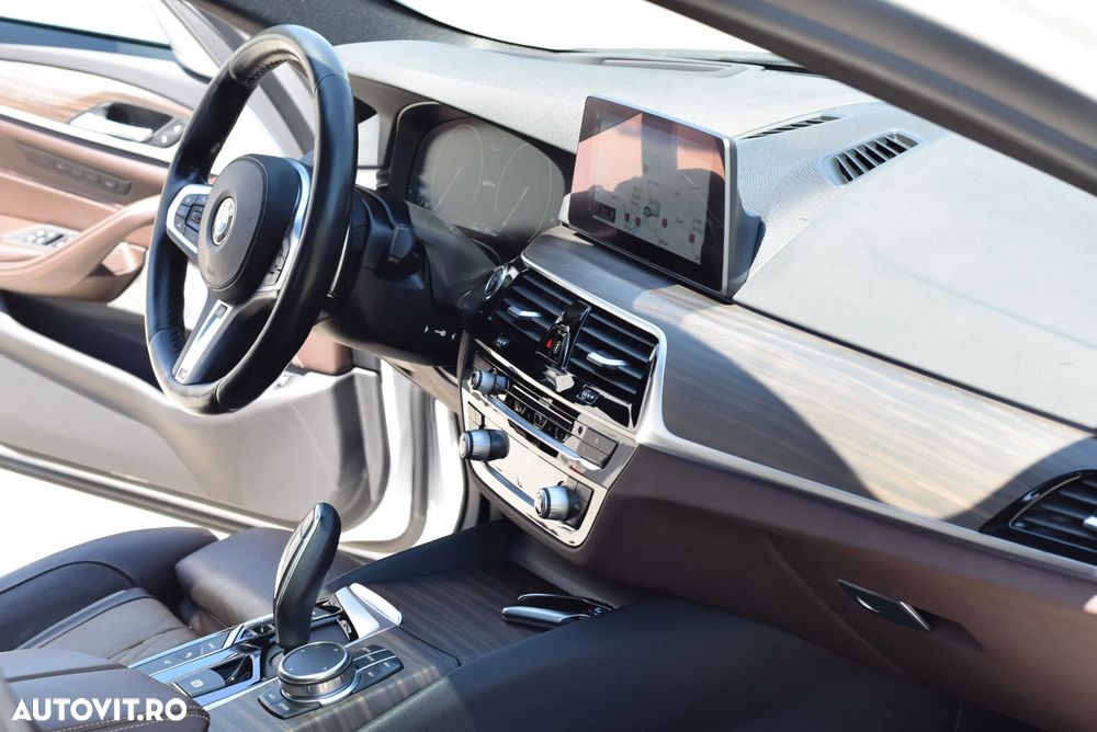 BMW Seria 5 530e Aut. - 7