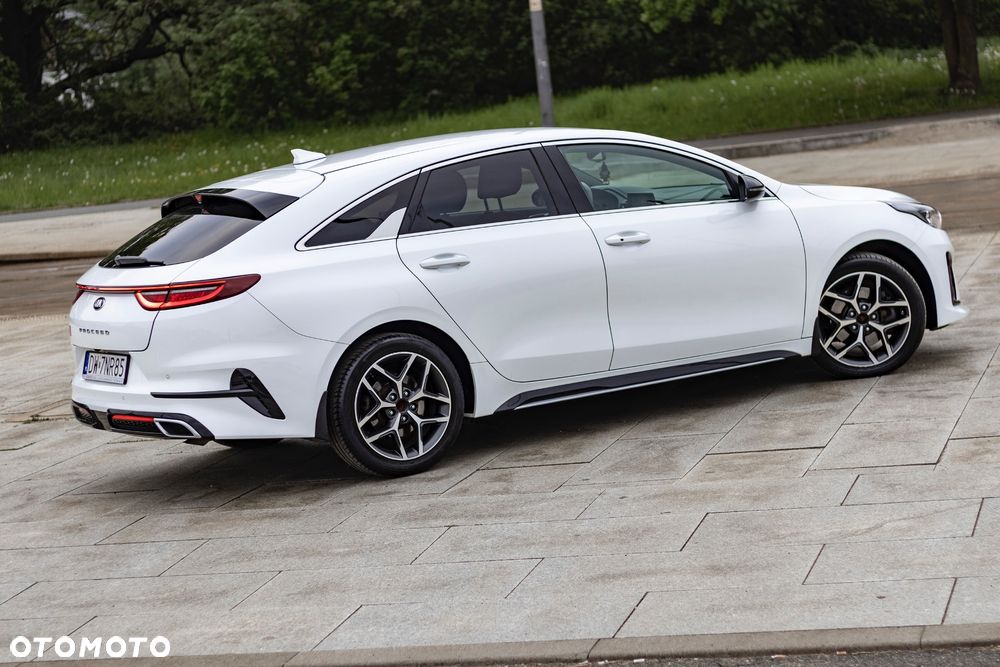 Kia ProCeed - 16
