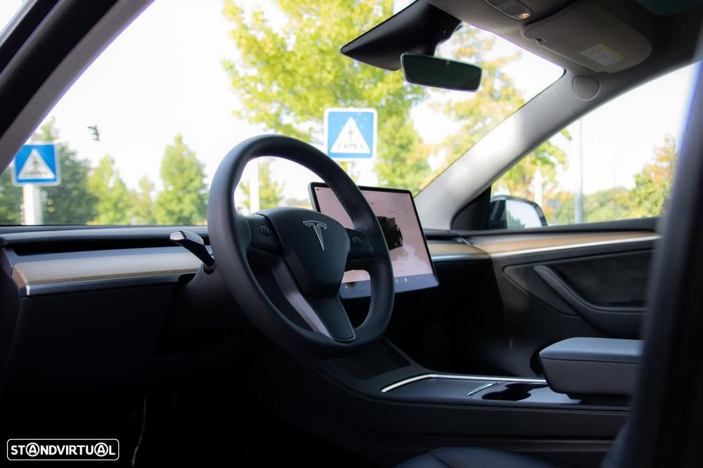 Tesla Model Y RWD - 36