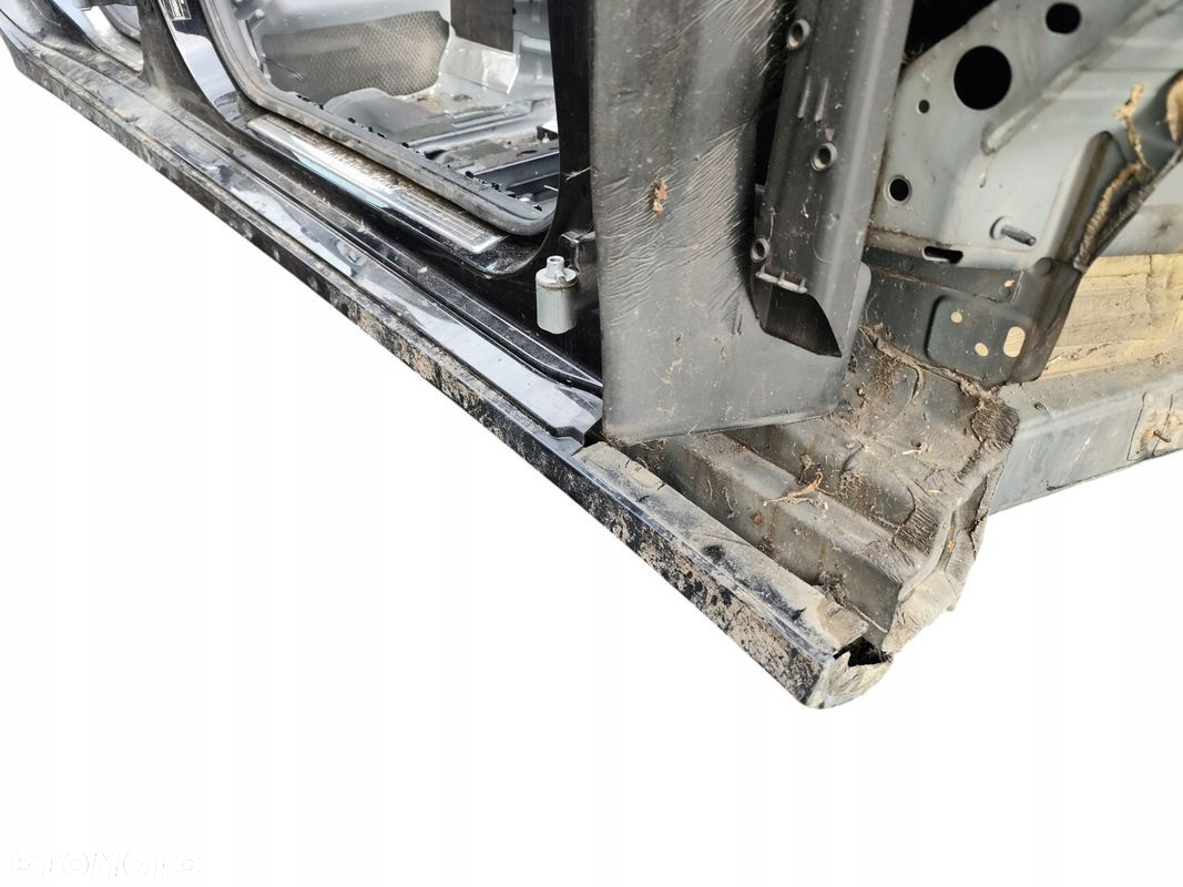 PRÓG PRAWY SŁUPEK ŚRODKOWY MERCEDES CLS C218 W218 KOLOR 197 - 4