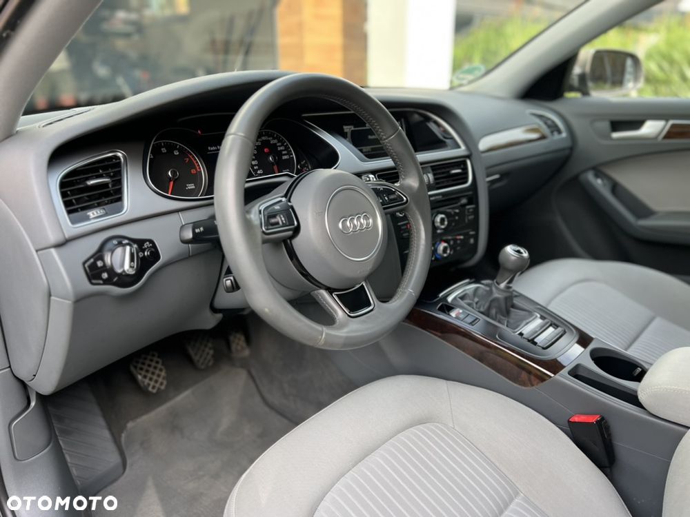 Audi A4 Limousine - 13