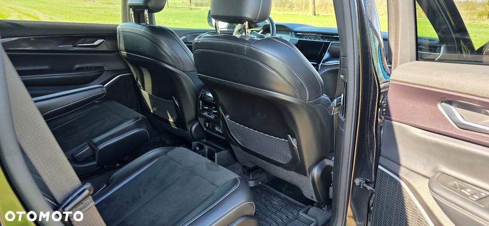 Jeep Grand Cherokee - 23