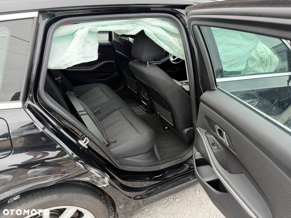 BMW Seria 3 320d xDrive M Sport - 16
