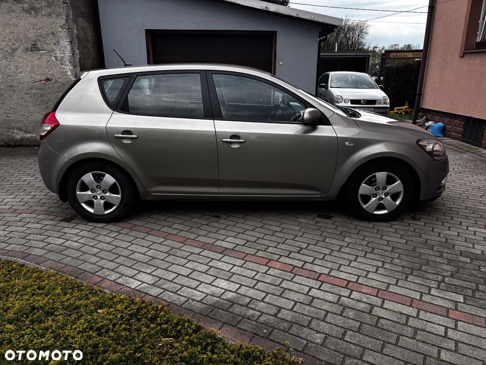 Kia Ceed 1.4 S Euro2012 - 8