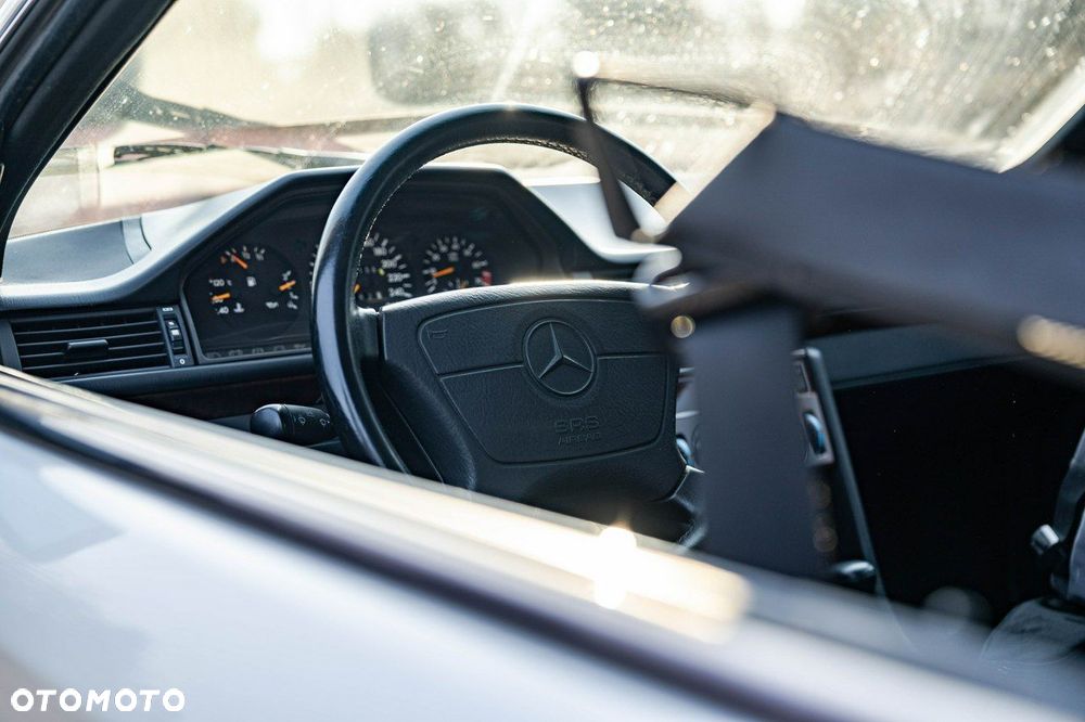 Mercedes-Benz Klasa E 320 - 27