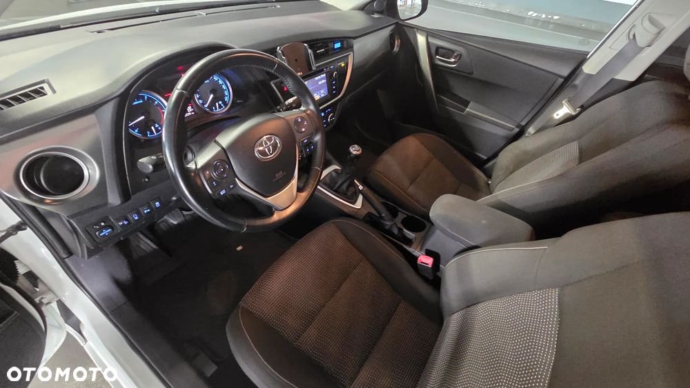 Toyota Auris 1.6 Premium + - 16