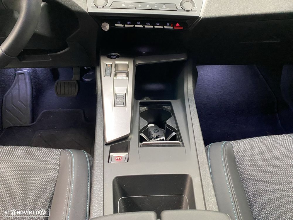 Peugeot 408 1.2 Hybrid Allure e-DCS6 - 15