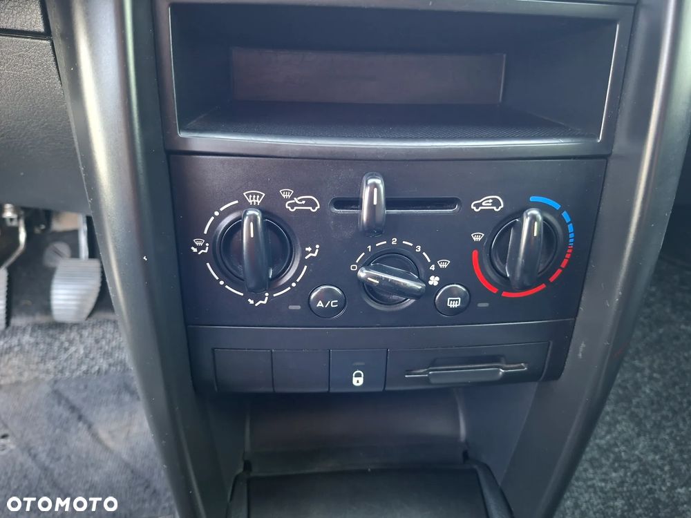 Peugeot 207 75 Filou - 13