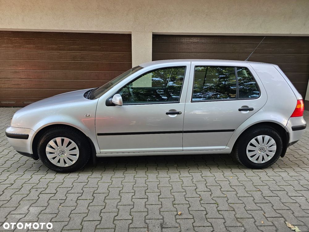 Volkswagen Golf 1.6 Basis - 2