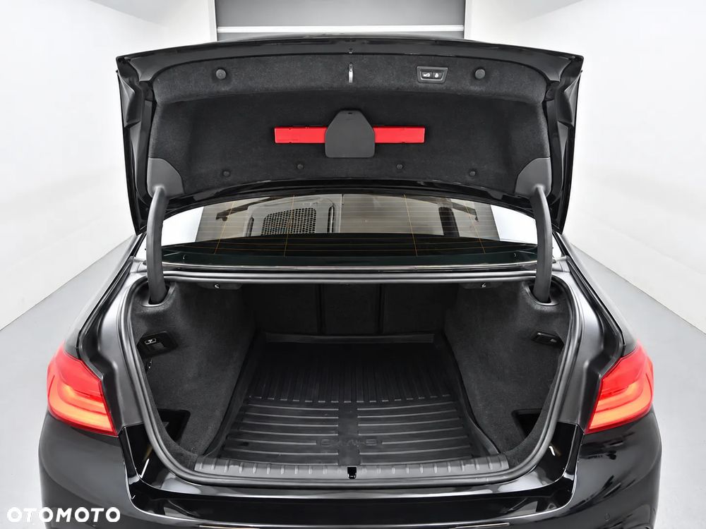BMW Seria 5 520d M Sport Edition - 15