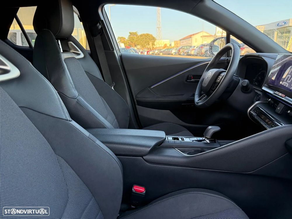 Toyota C-HR 1.8 Hybrid Exclusive+P.Luxury - 32