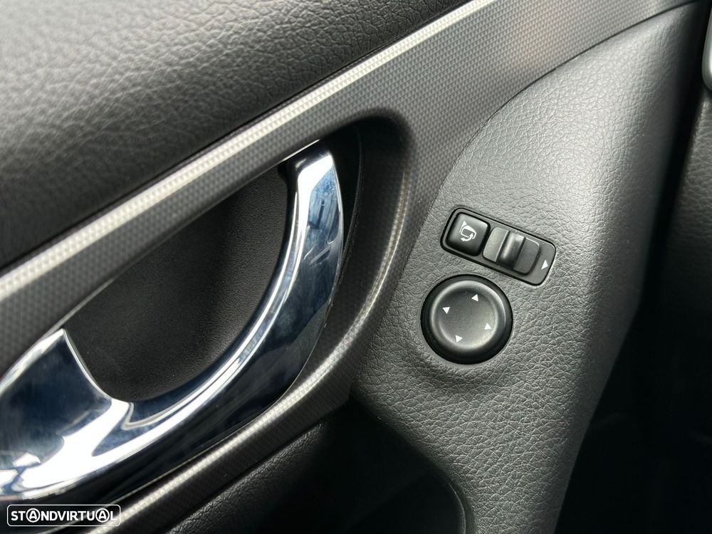 Nissan Qashqai 1.5 dCi N-Connecta 18 - 13