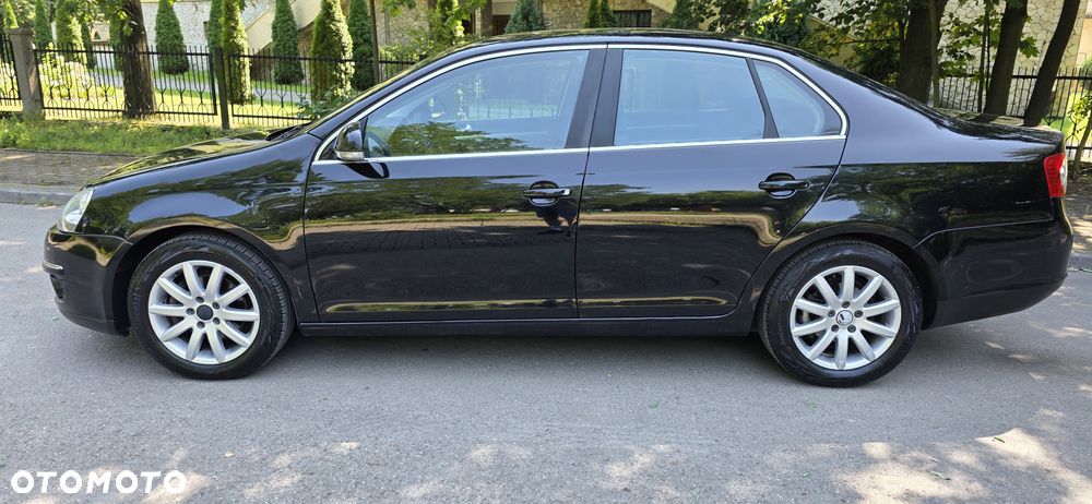 Volkswagen Jetta 2.0 TDI DPF Sportline DSG - 4