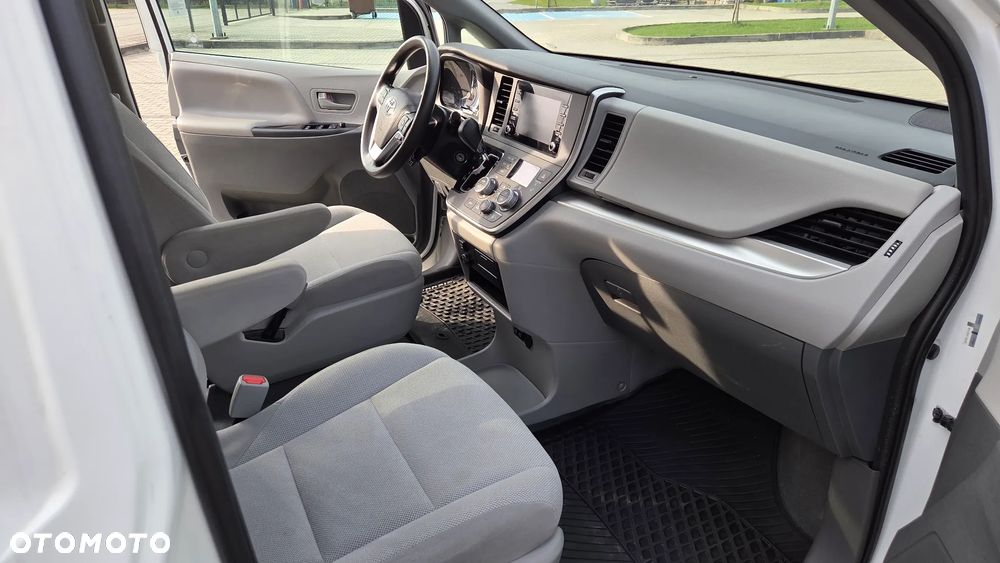 Toyota Sienna - 6