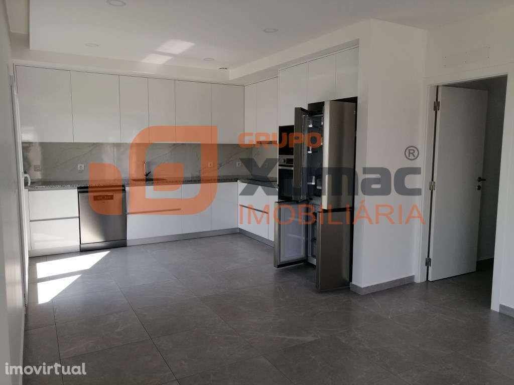 Fantástica Moradia T4 com piscina para arrendamento! - Grande imagem: 4/37