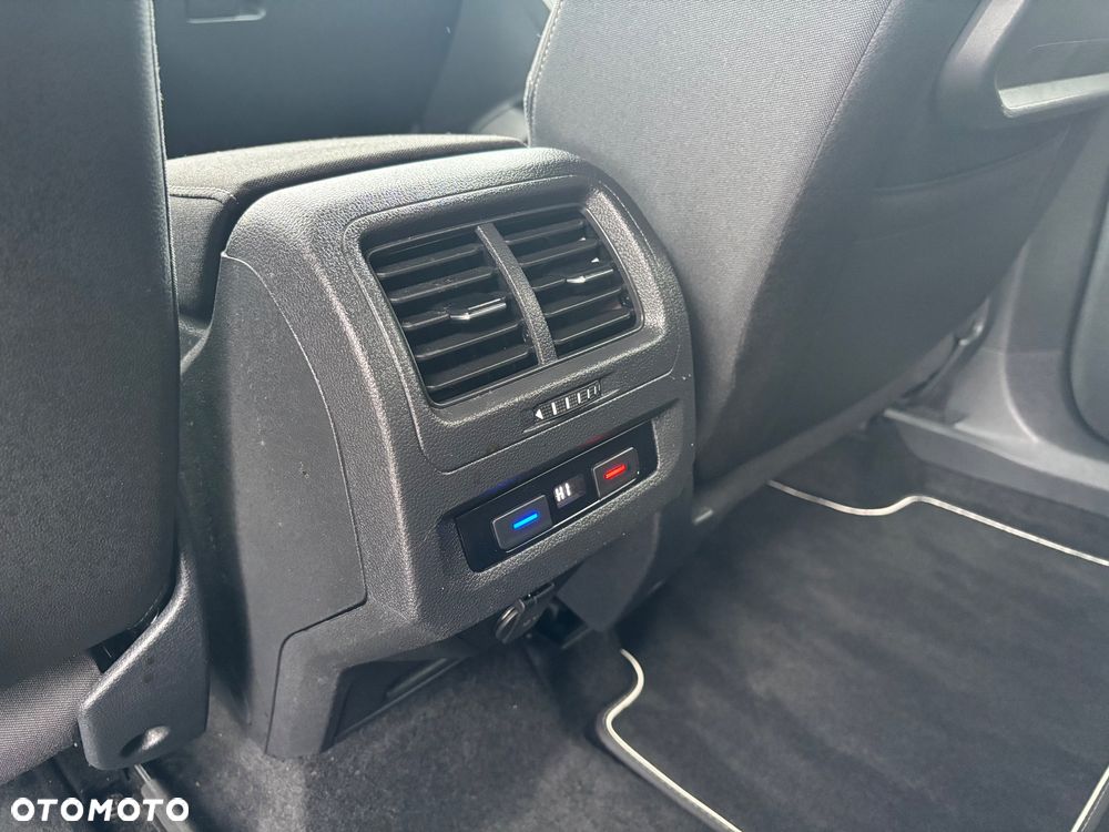 Volkswagen Touran - 13