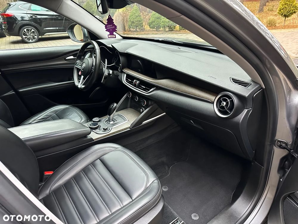 Alfa Romeo Stelvio 2.0 Turbo 16V AT8-Q4 B-Tech - 18