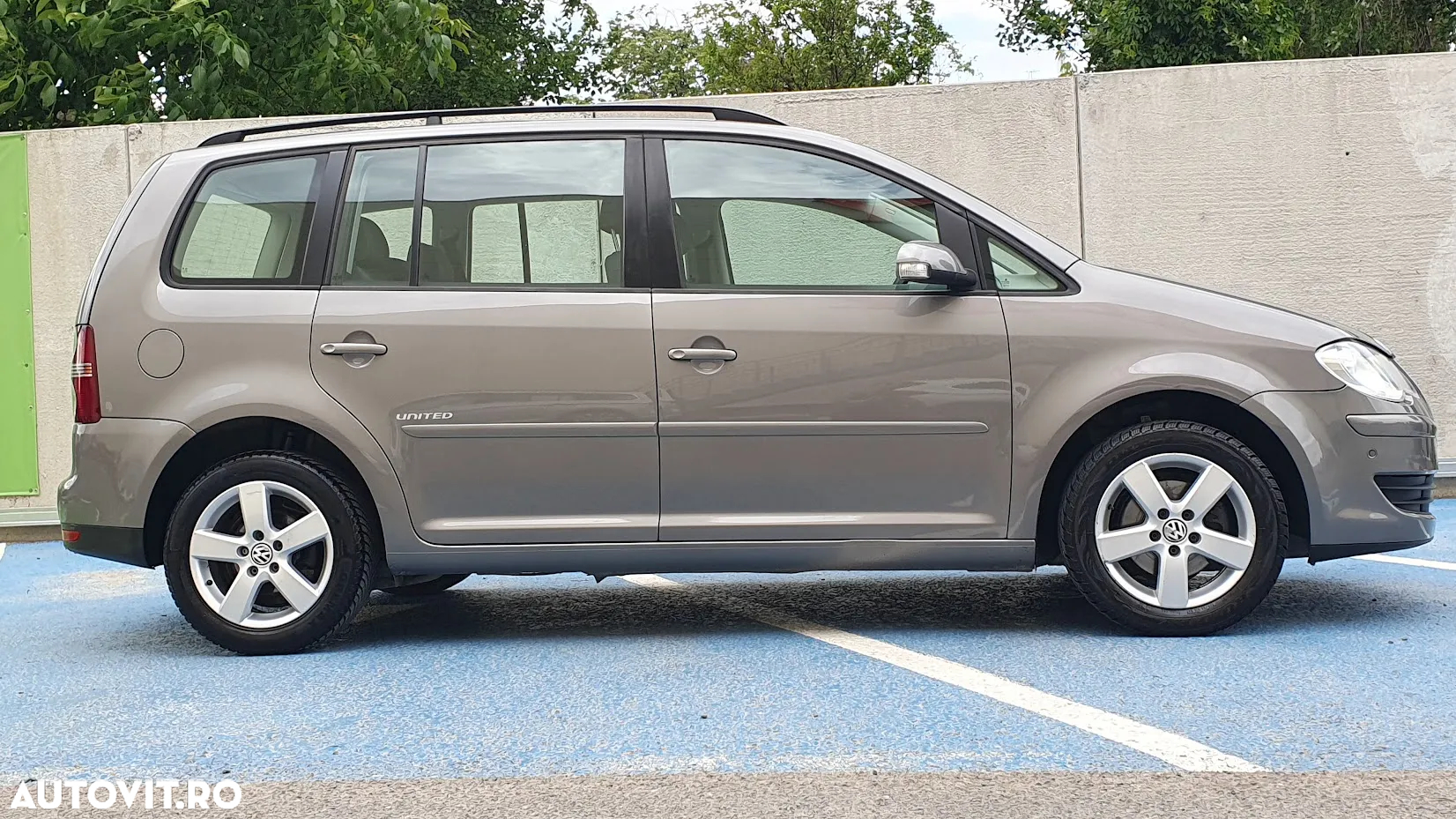 Volkswagen Touran 1.9 TDI DSG United - 5