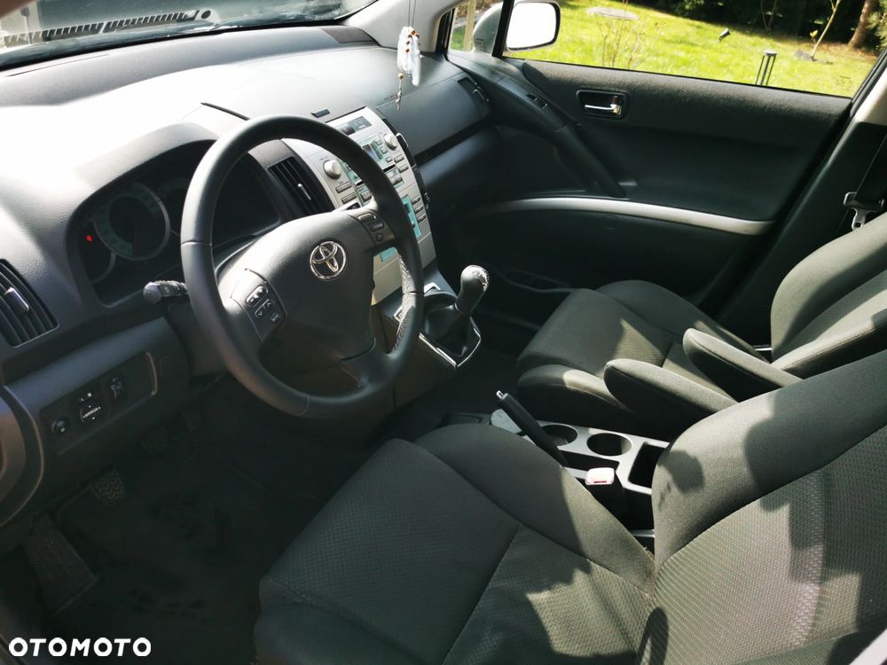 Toyota Corolla Verso 2.2 D-4D - 6
