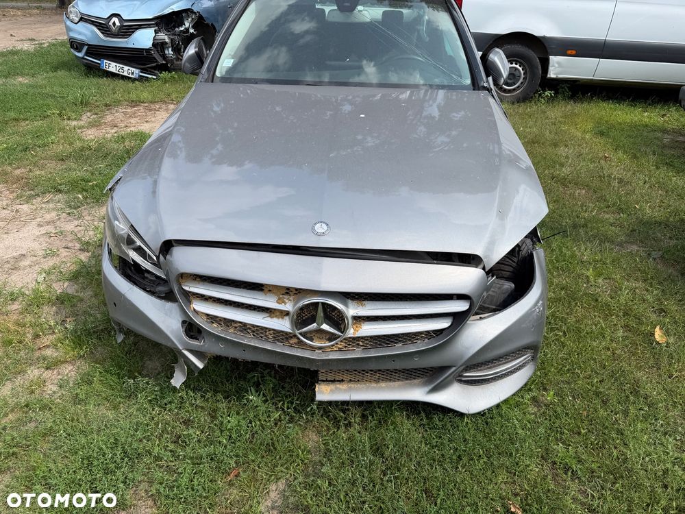 Mercedes-Benz Klasa C 220 CDI DPF (BlueEFFICIENCY) Avantgarde - 2
