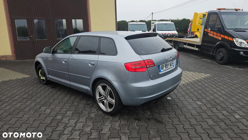 Audi A3 Sportback 2.0 TDI DPF S tronic S line Sportpaket - 2