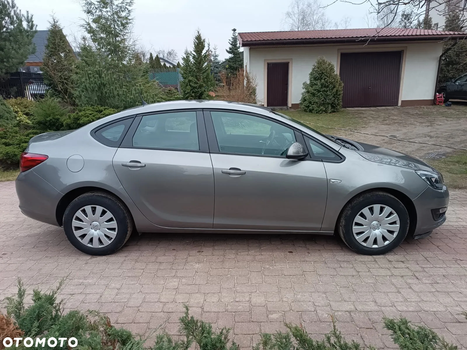 Opel Astra IV 1.4 T Cosmo - 3