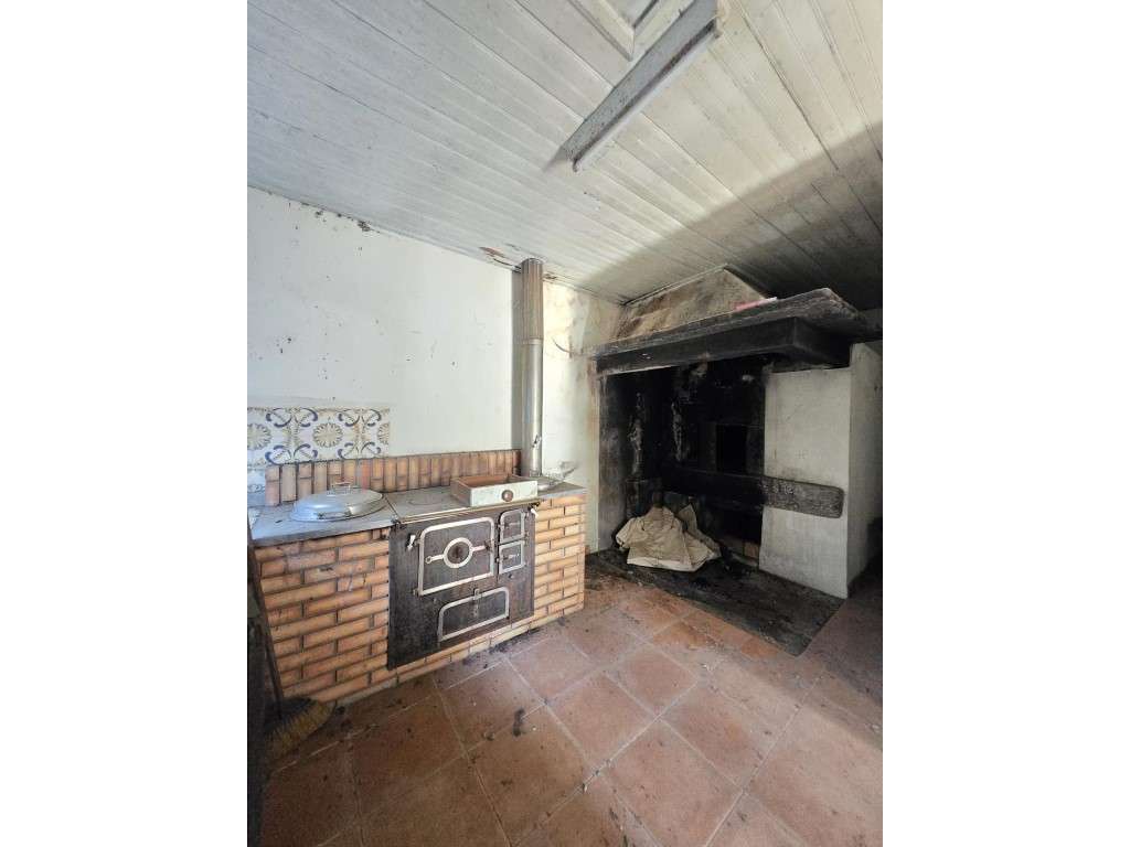 Oportunidade Única: Moradia em Pedra para Restauro com Quintal - Si... - Grande imagem: 5/16