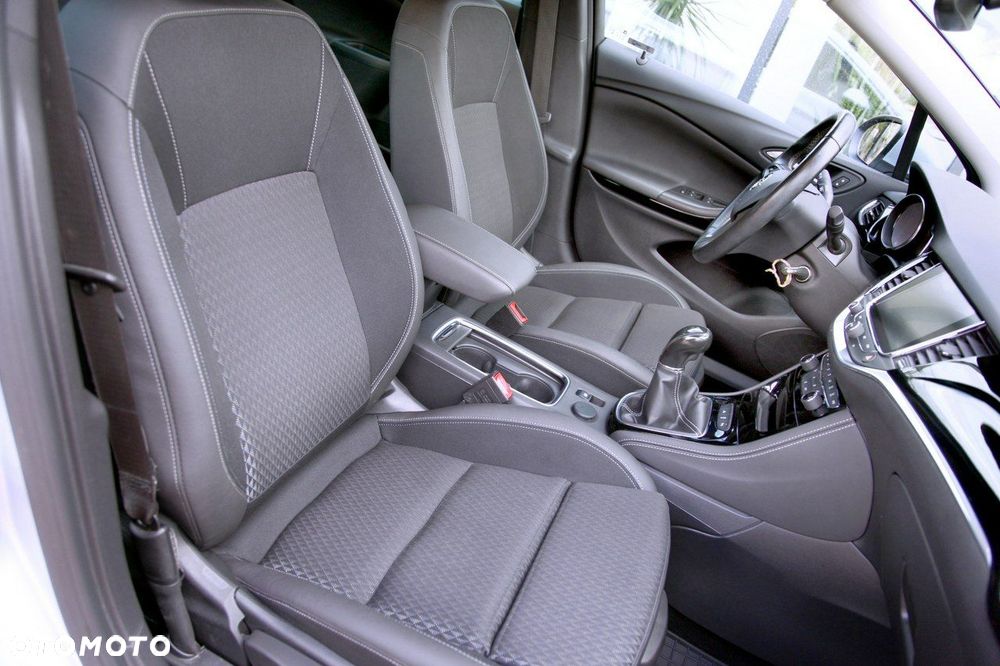 Opel Astra 1.4 Turbo Innovation - 17