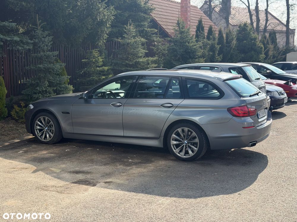 BMW Seria 5 525d xDrive Sport-Aut - 2