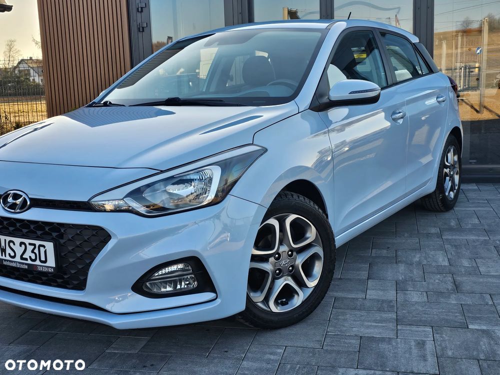 Hyundai i20 blue 1.2 Trend - 17